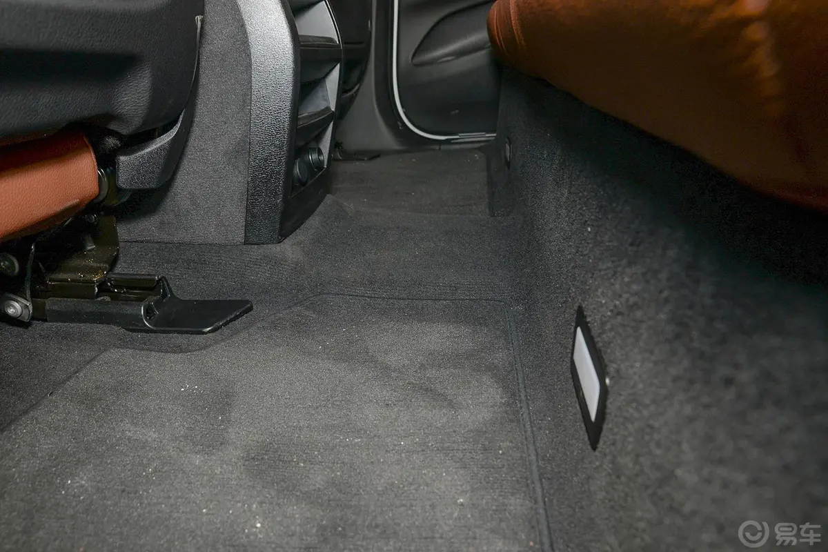 宝马X6xDrive35i 豪华型空间