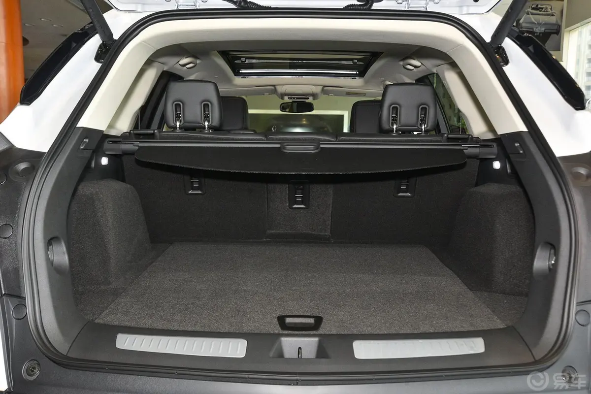凯迪拉克XT528T 四驱 豪华型行李箱空间