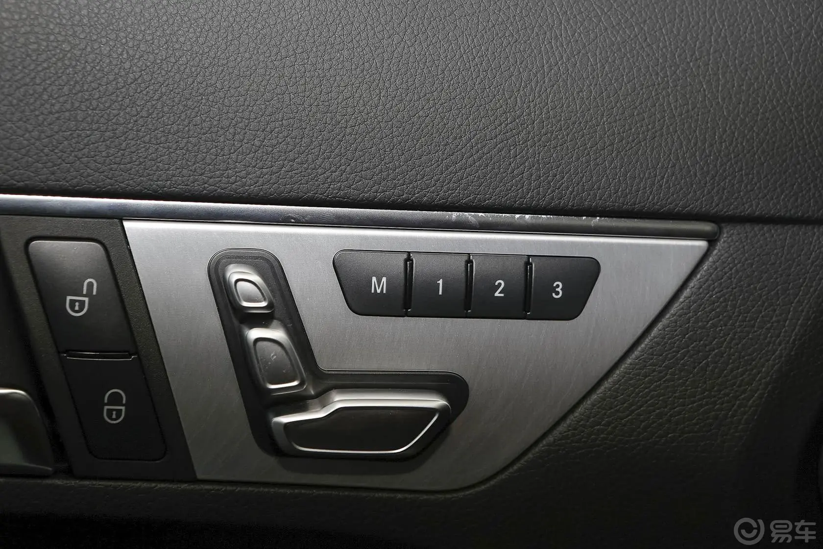 奔驰E级(进口)E320 Coupe座椅调节键