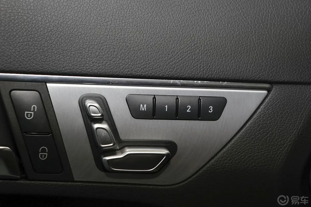 奔驰E级(进口)E320 Coupe座椅调节键