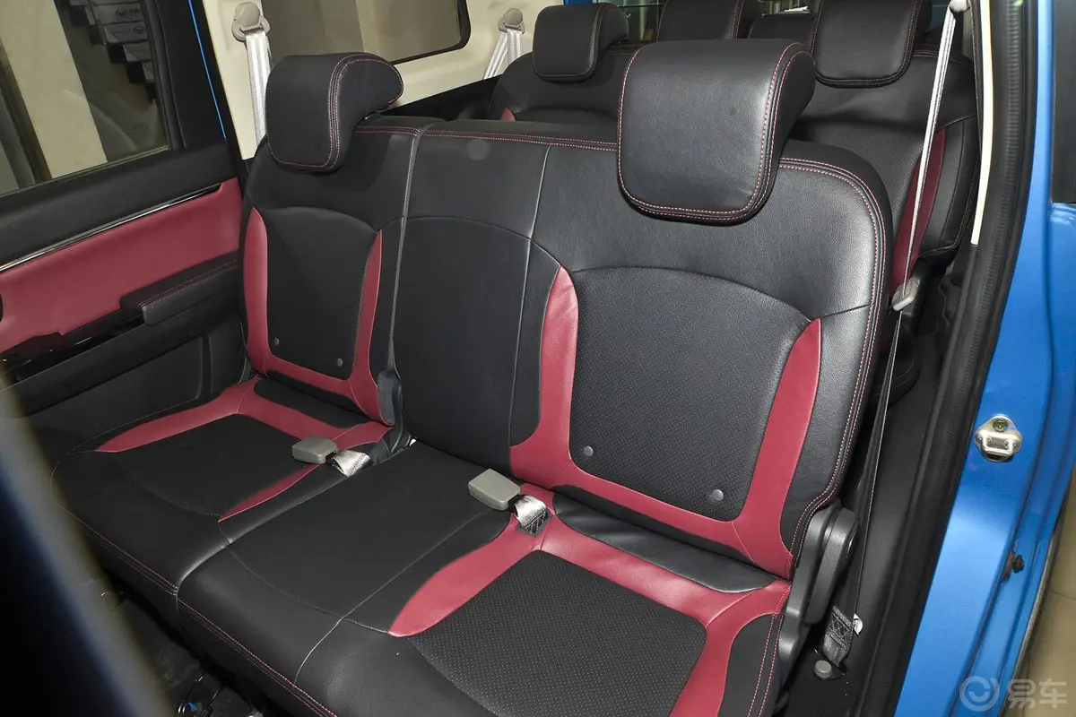 幻速H21.5L AMT 舒适版后排座椅