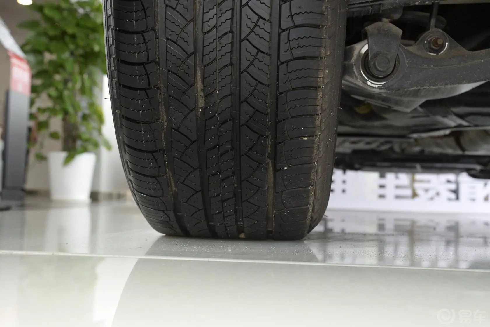 大切诺基(进口)3.0TD 柴油 舒享导航版轮胎花纹