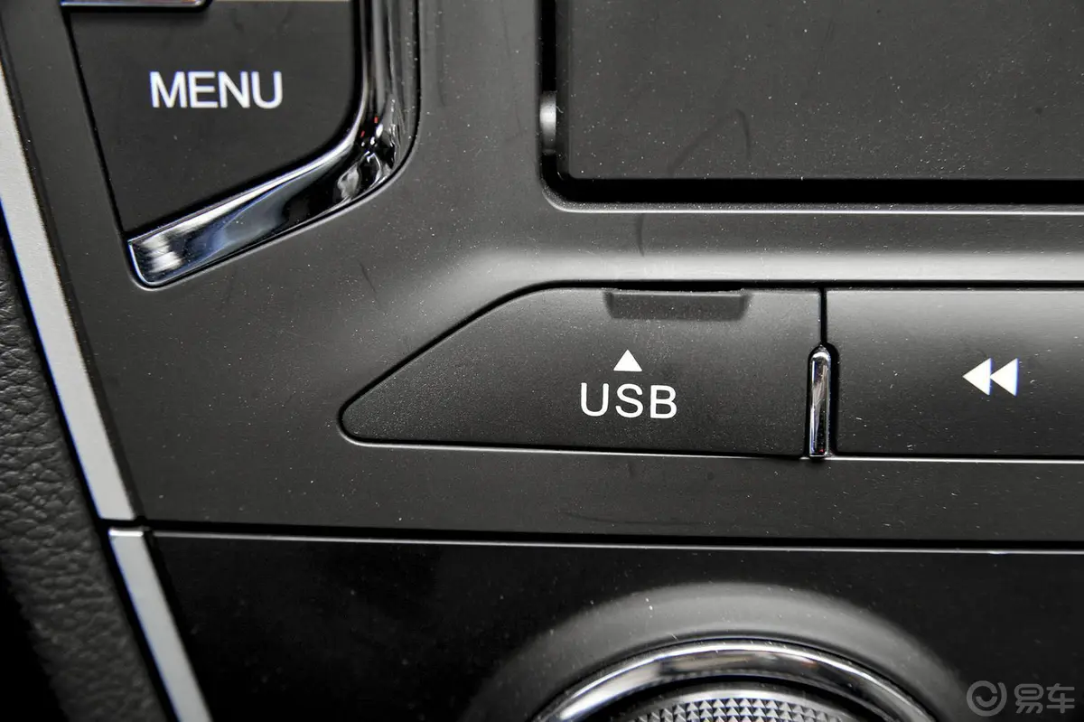 骏派D601.8L 自动舒适型USB接口