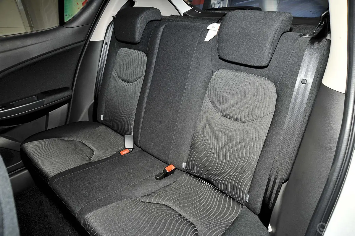 骏派D601.8L 自动舒适型后排座椅