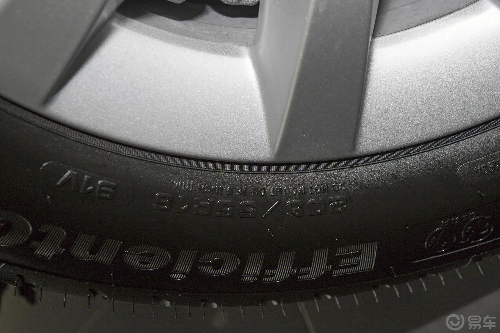 奔驰B级B180 1.6T 双离合轮胎规格