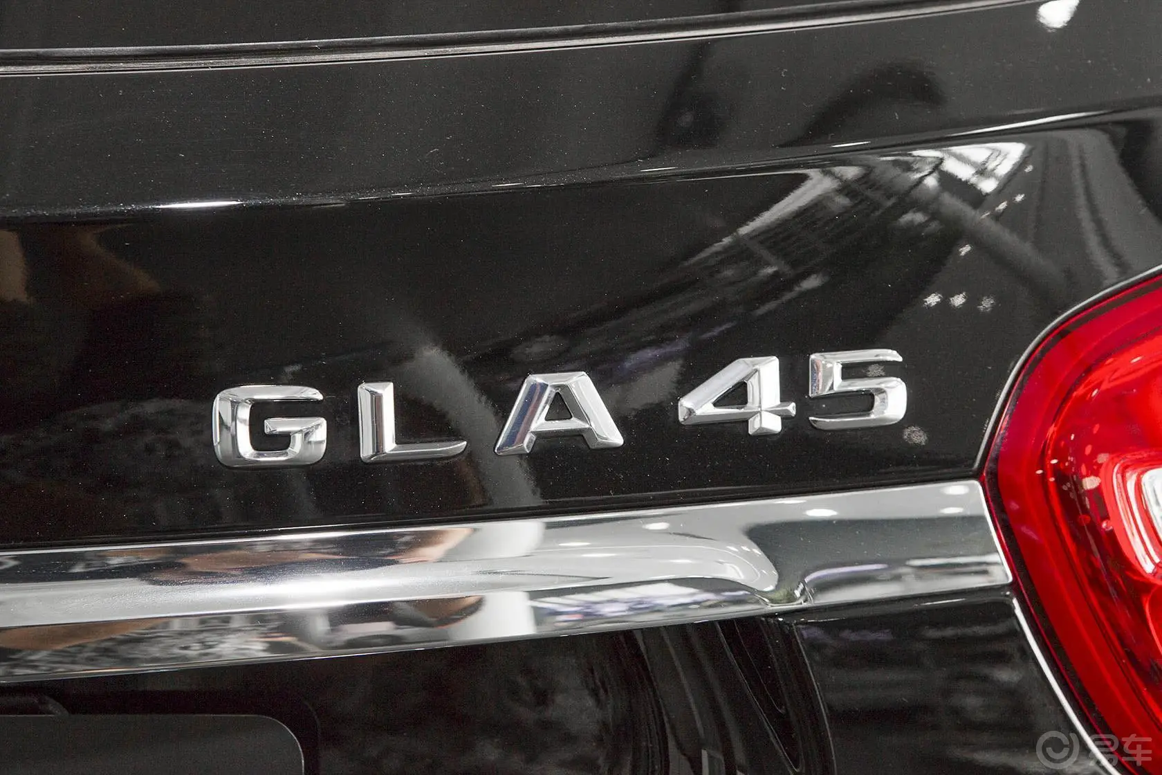 奔驰GLA AMGGLA 45 AMG 4MATIC尾标