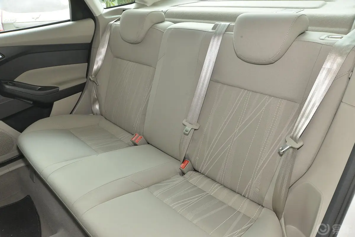 福克斯三厢 1.6L 自动舒适型后排座椅