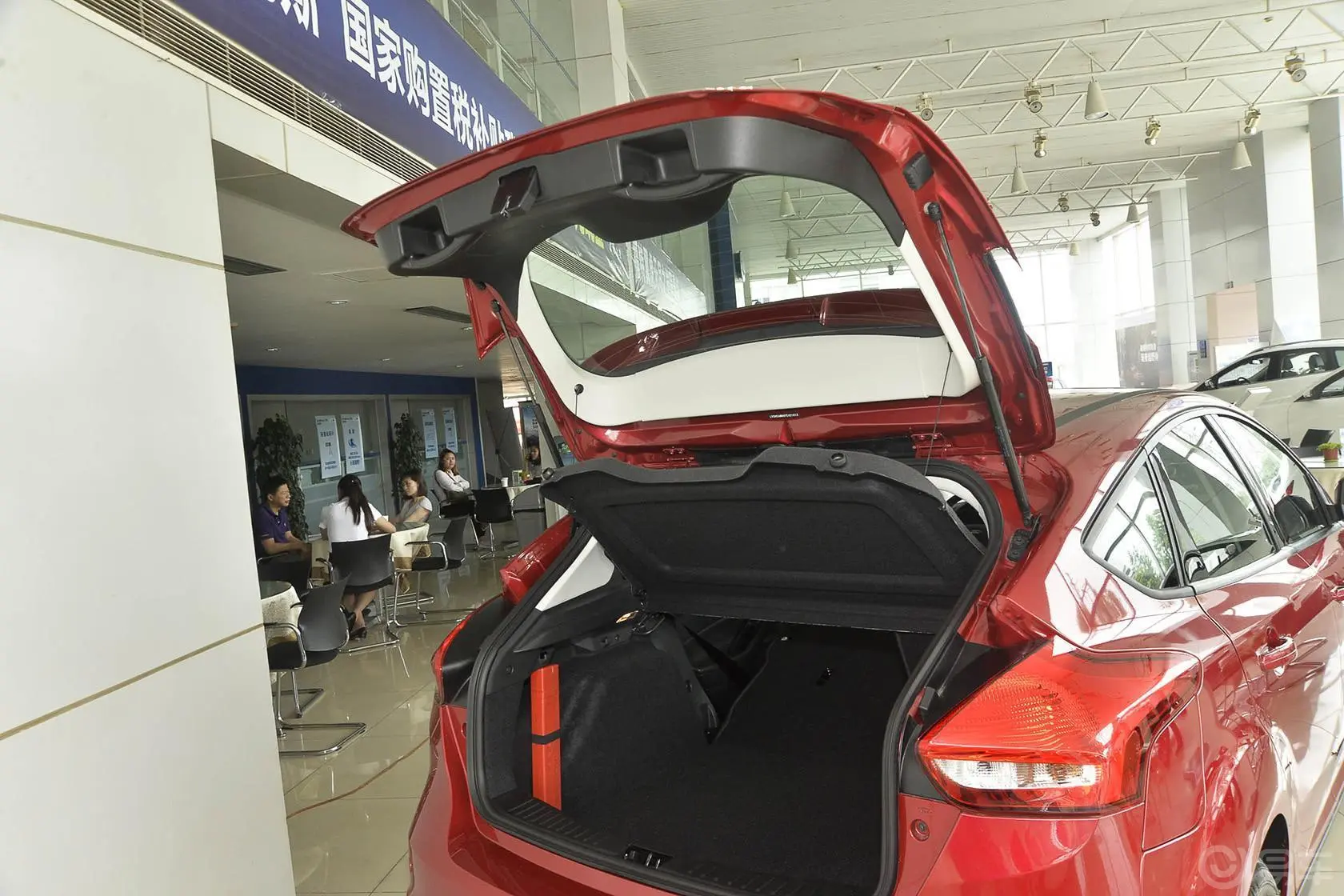 福克斯两厢 Ecoboost125 手动 超能风尚型行李厢开口范围