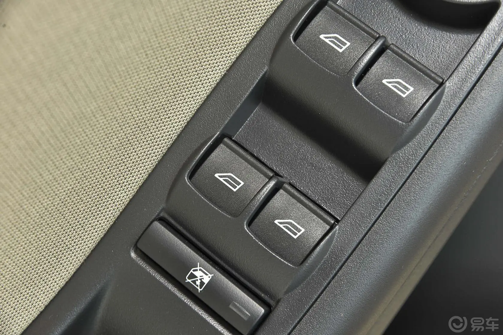 福克斯三厢 1.6L 自动舒适型车窗升降键