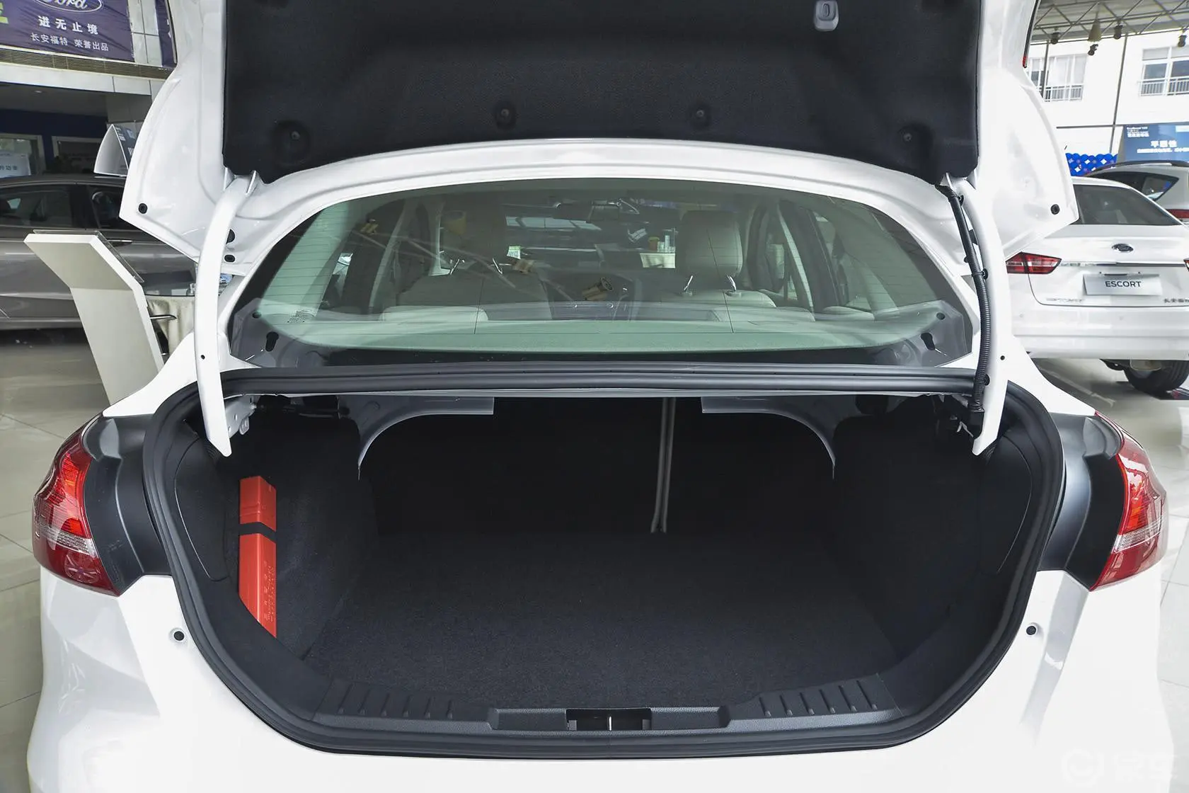 福克斯三厢 1.6L 自动舒适型行李箱空间