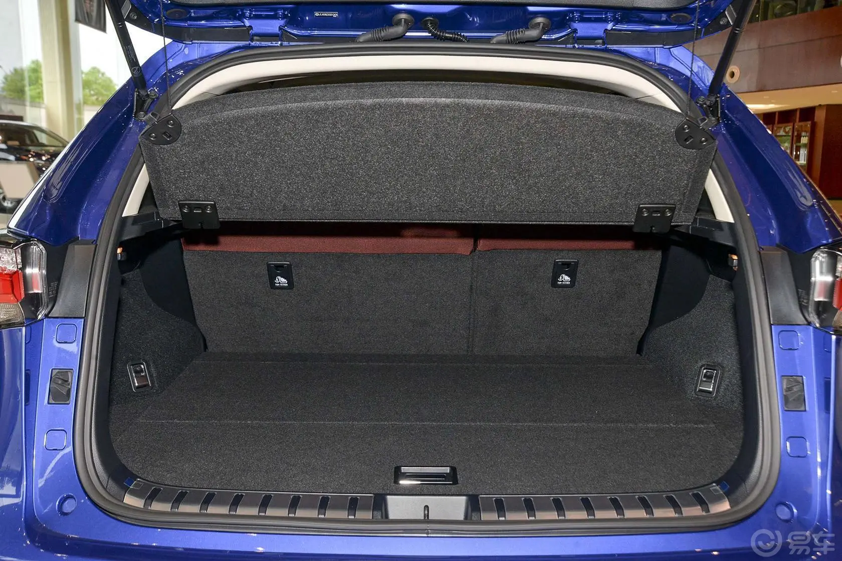 雷克萨斯NX200 锋行版行李箱空间
