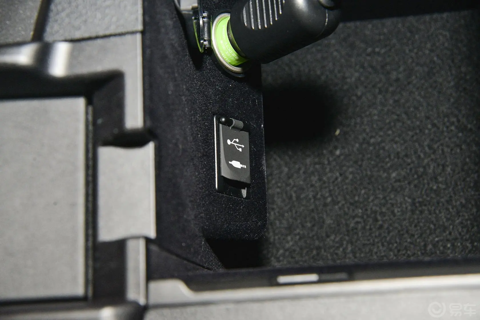 雷克萨斯NX200 锋行版USB接口