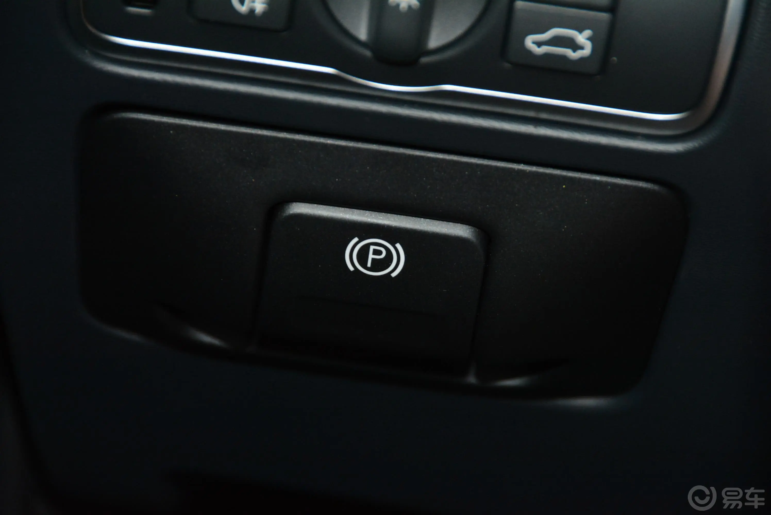 沃尔沃V60Cross Country 2.5T T6 AWD驻车制动（手刹，电子，脚刹）