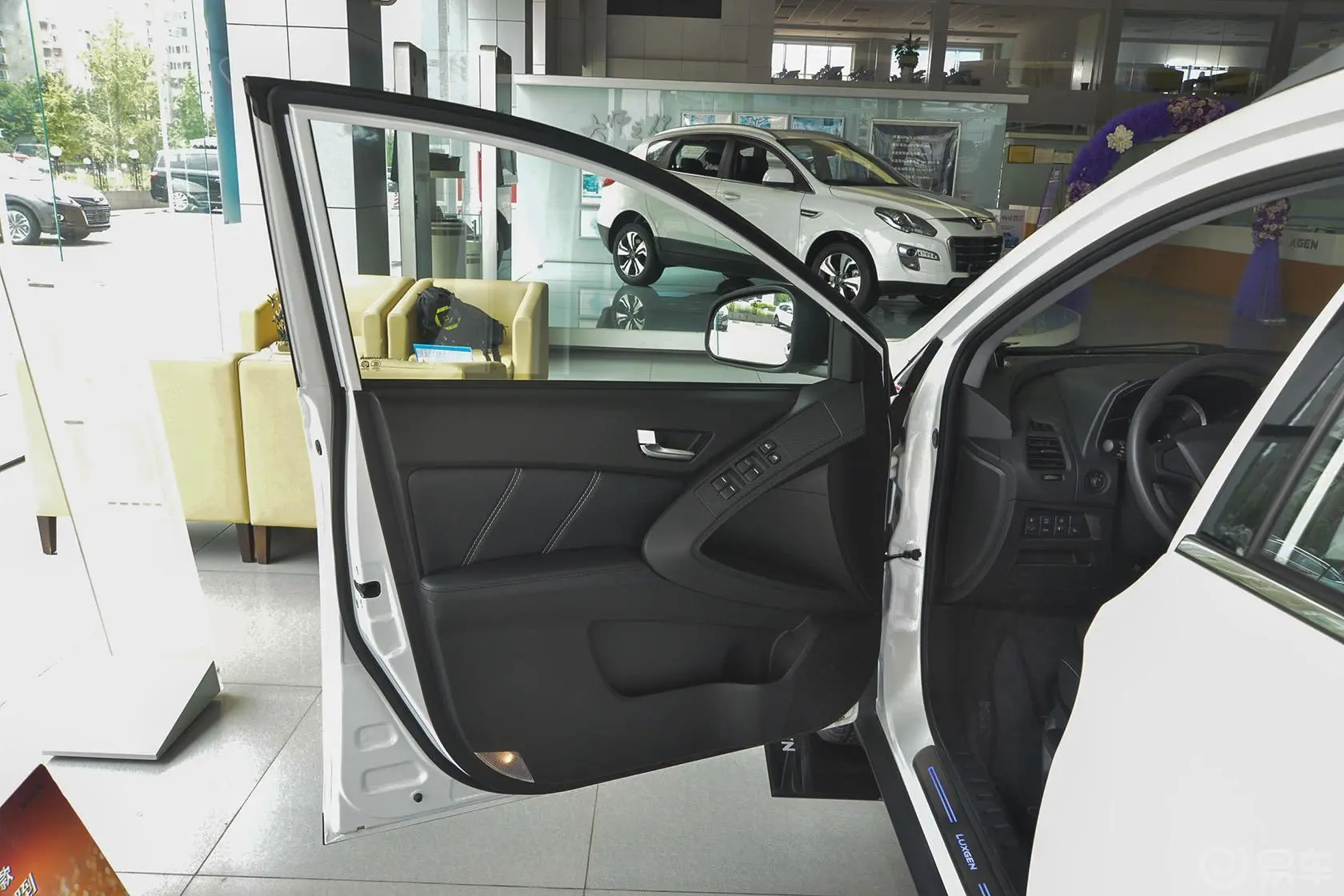 优6 SUV1.8T 魅力升级型驾驶员侧车门内门板