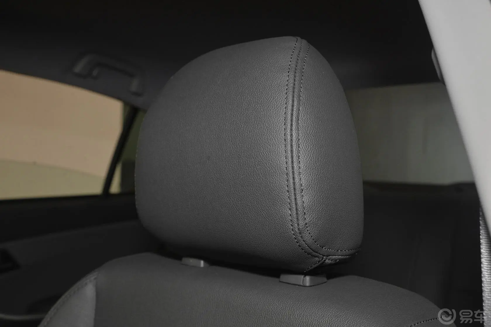 众泰Z300新视界版 1.5L 手动 豪华型驾驶员头枕