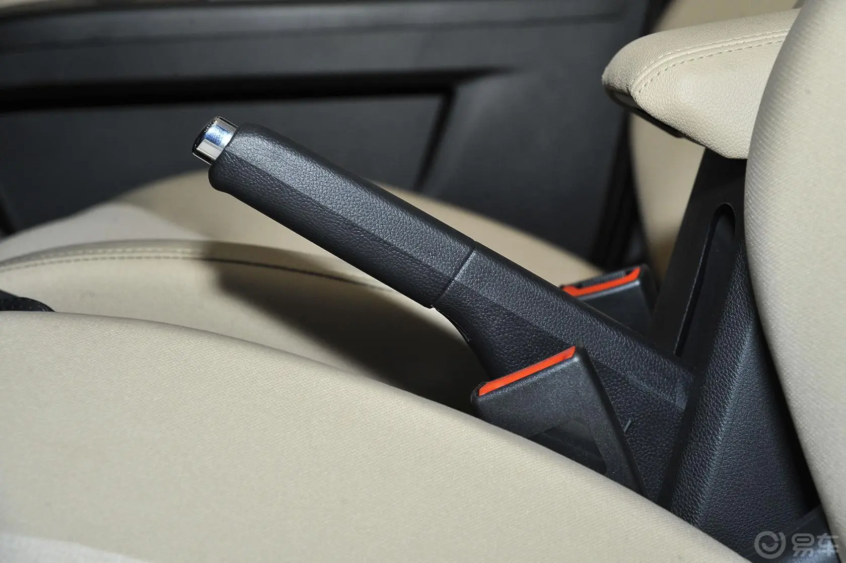 奔腾B301.6L 手动 舒适型驻车制动（手刹，电子，脚刹）