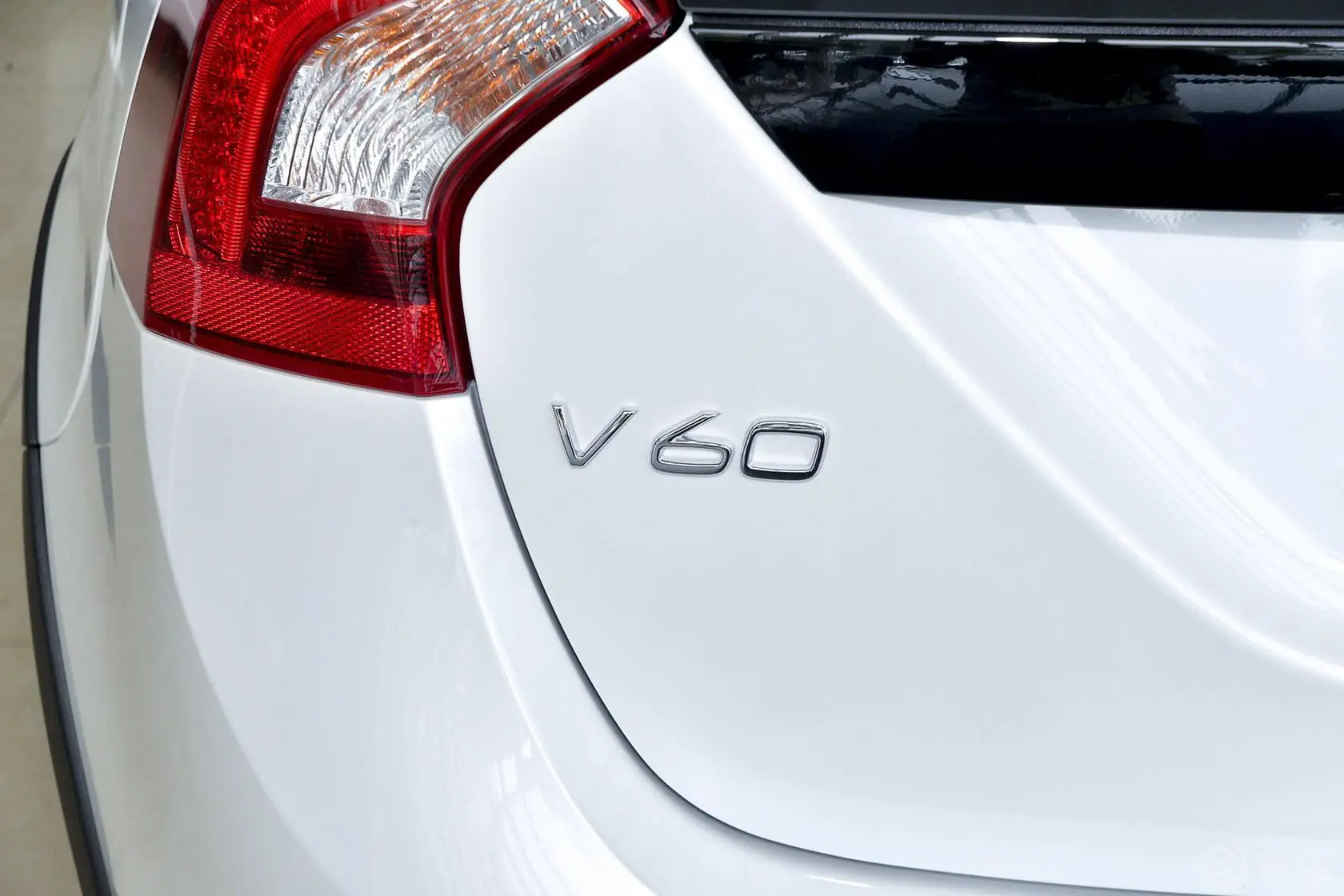 沃尔沃V60T6 AWD 个性运动版尾标