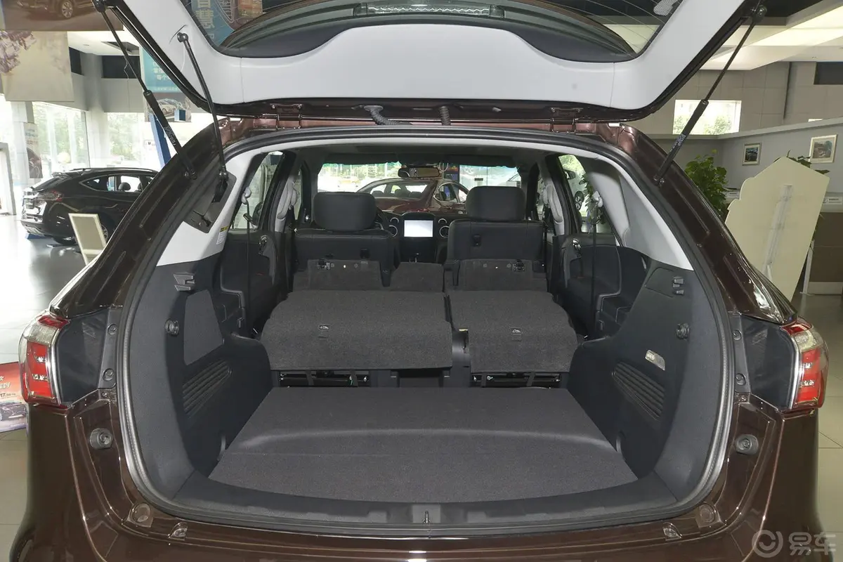 大7 SUV2.2T 手自一体 两驱 智尊版空间