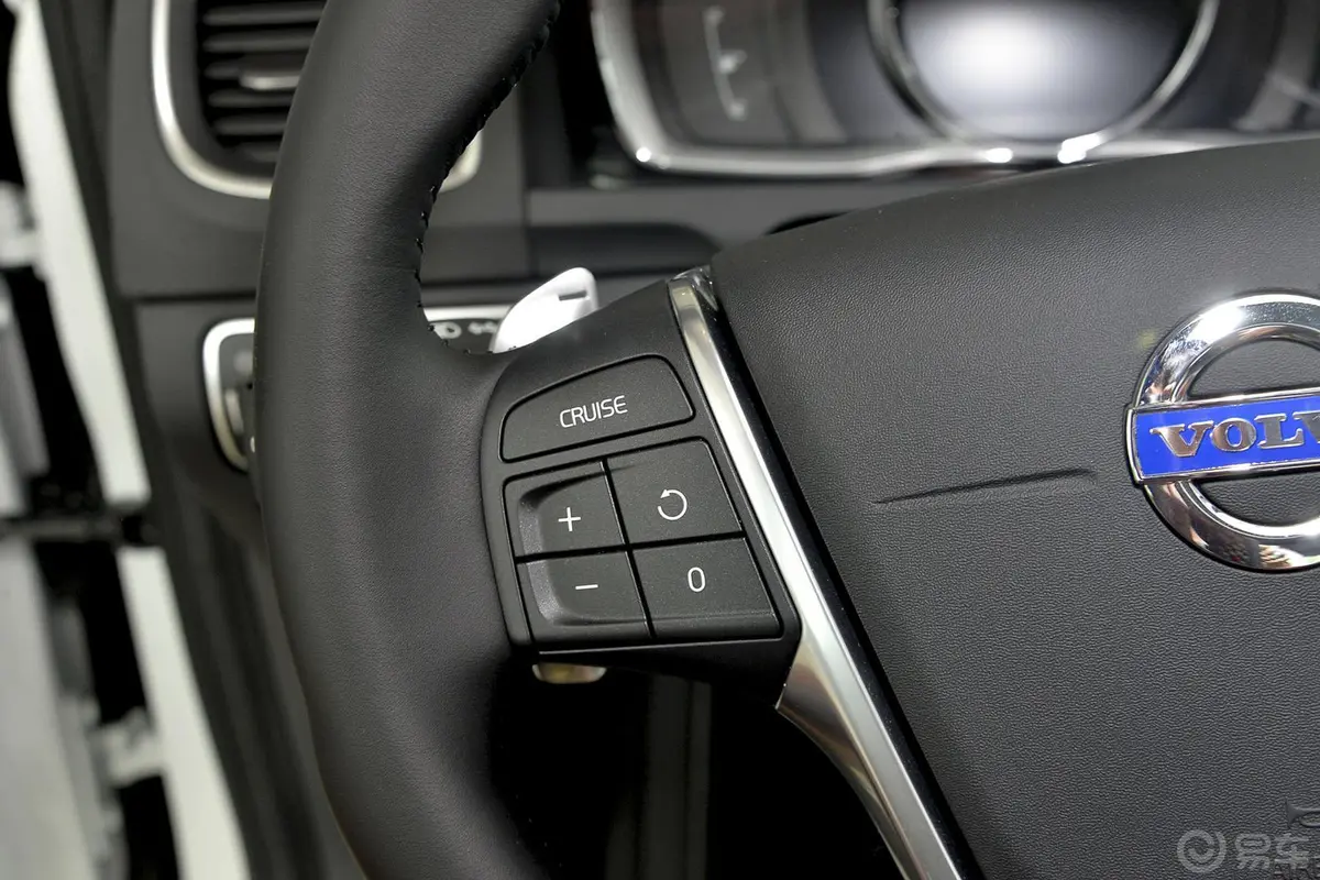 沃尔沃V60T6 AWD 个性运动版方向盘功能键（左）