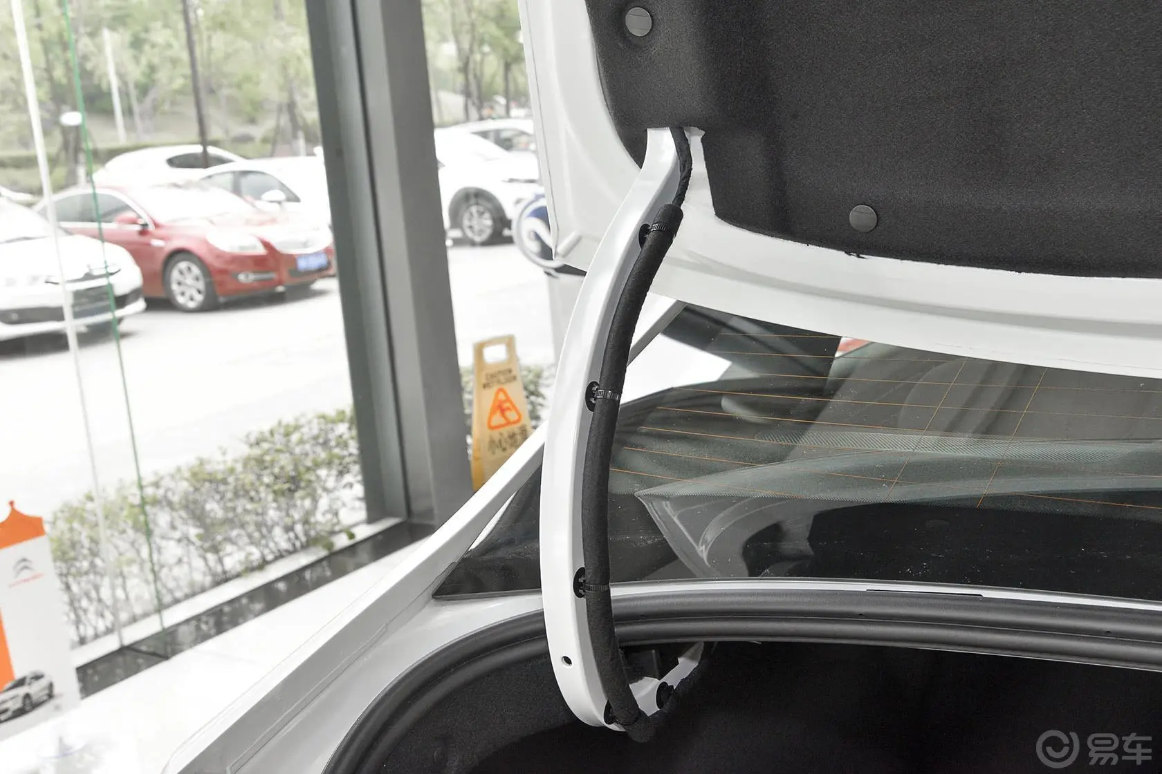 C4世嘉1.2T  手动 舒适型行李厢支撑杆