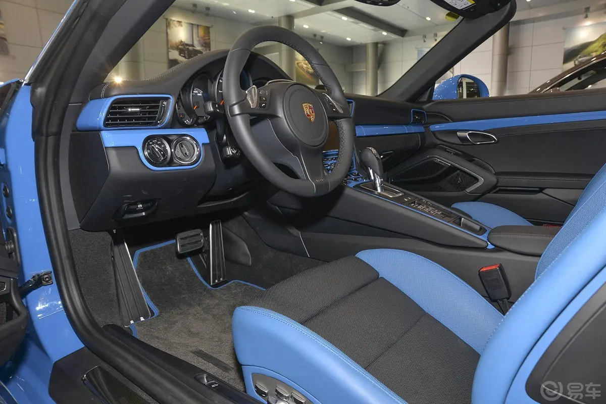 保时捷911Turbo S Cabriolet 3.8T内饰