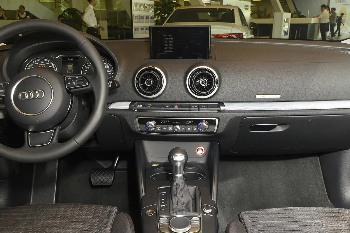 奥迪A3 插电混动(进口)Sportback e-tron 舒适型中控台整体