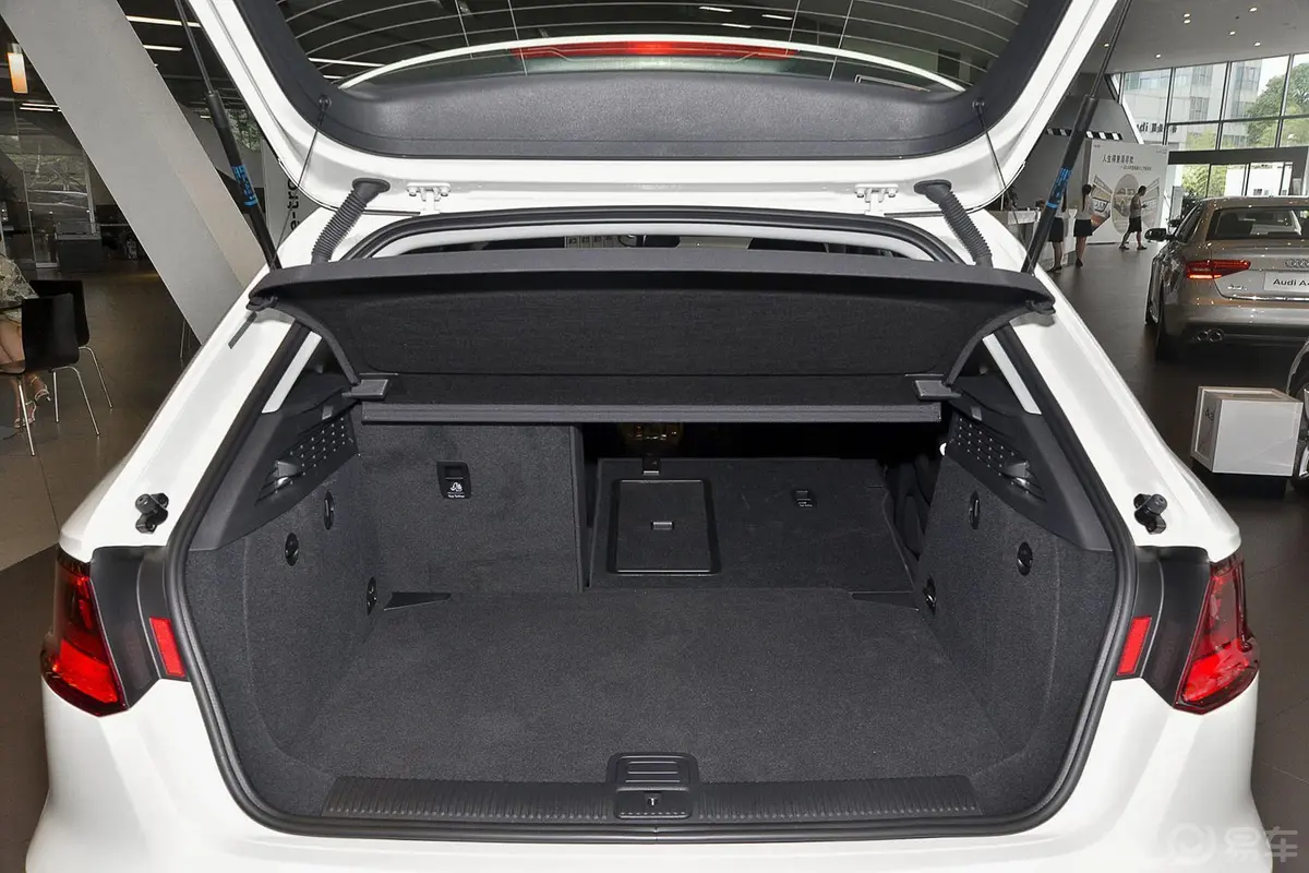 奥迪A3 插电混动(进口)Sportback e-tron 舒适型空间