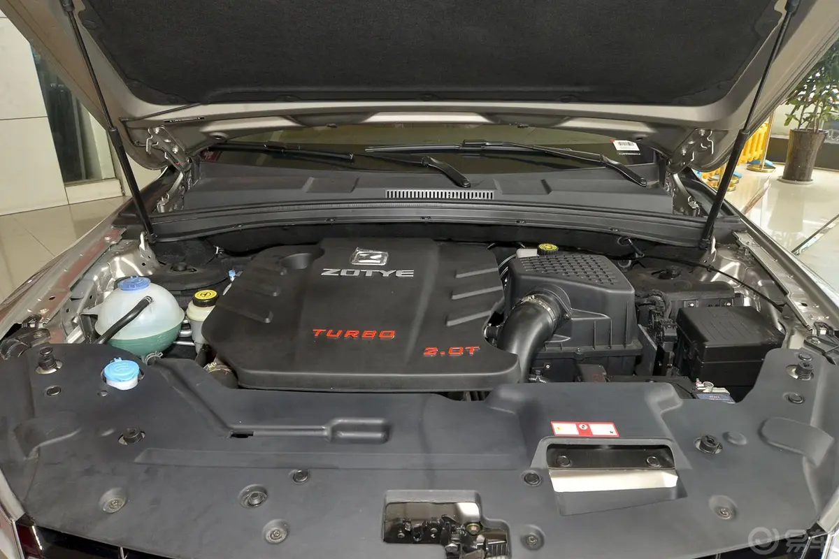 众泰T600家用版 2.0T 手动 豪华型发动机
