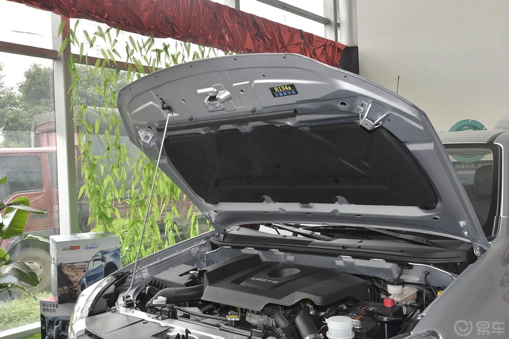 瑞迈2.8T 四驱超豪华款发动机盖开启