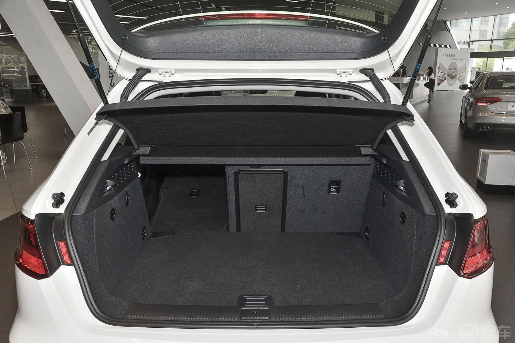 奥迪A3 插电混动(进口)Sportback e-tron 舒适型空间