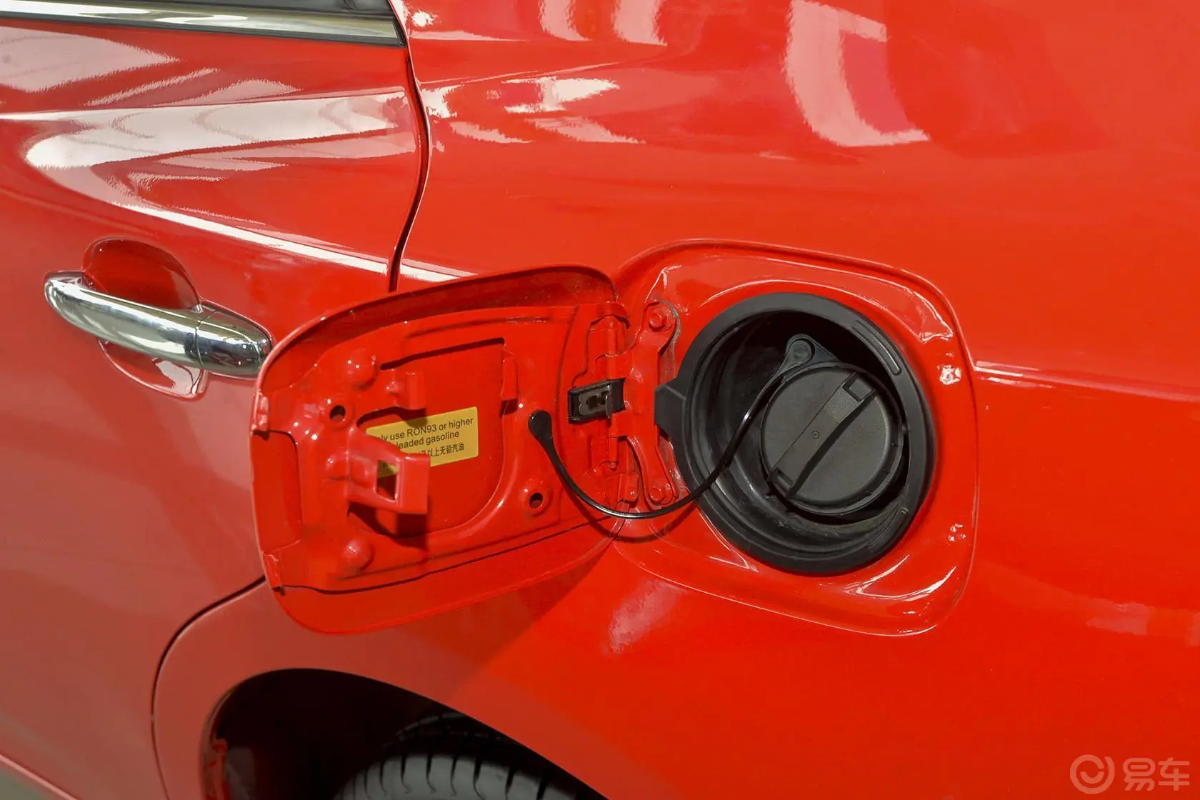 众泰Z300新视界版 1.6L 自动 豪华型油箱盖