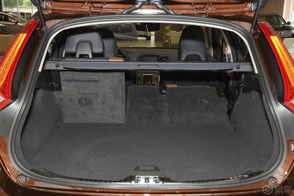 沃尔沃V60Cross Country 2.5T T6 AWD空间
