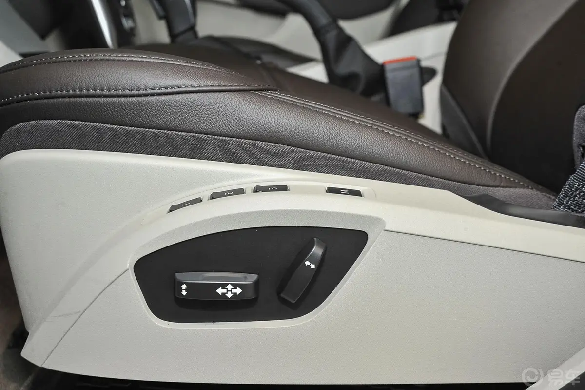 沃尔沃V401.5T T3 智雅版座椅调节键
