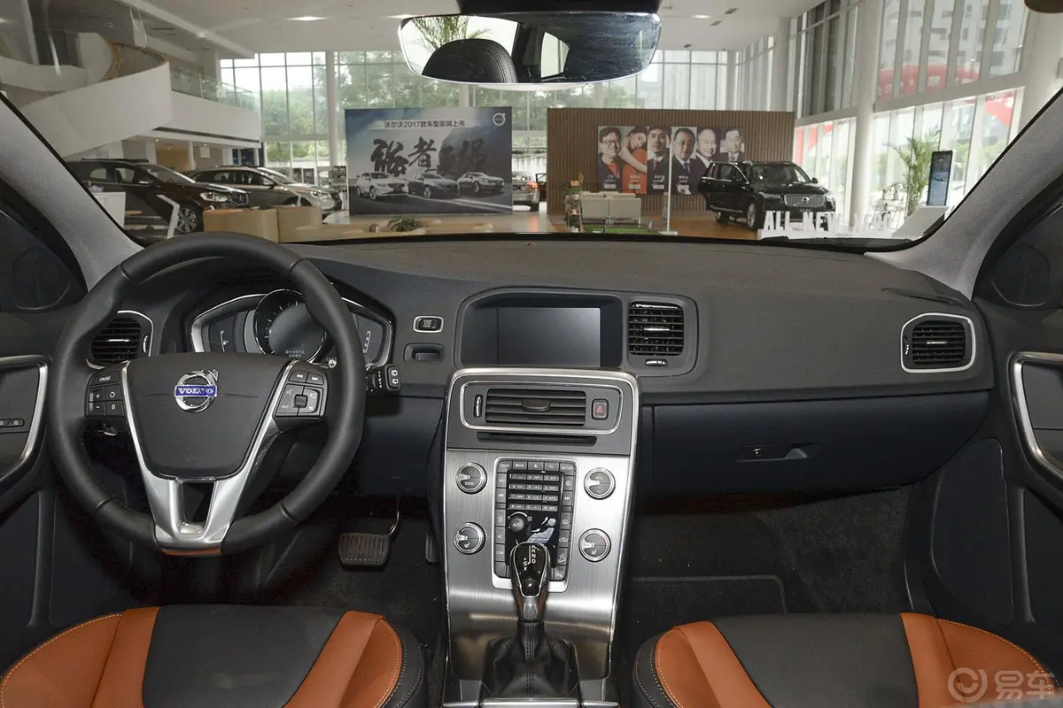 沃尔沃V60Cross Country 2.5T T6 AWD驾驶位区域