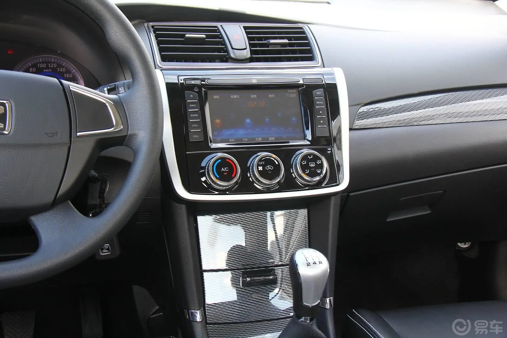 众泰Z3001.5L 手动 豪华版中控台驾驶员方向