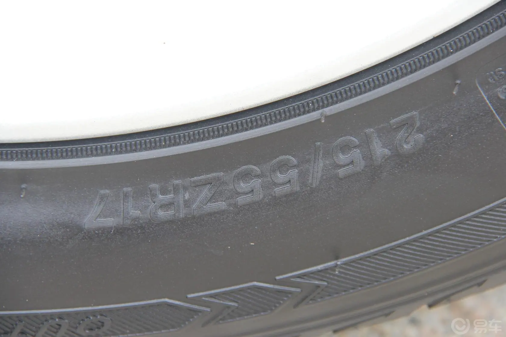 众泰Z5001.5T CVT 旗舰型轮胎规格
