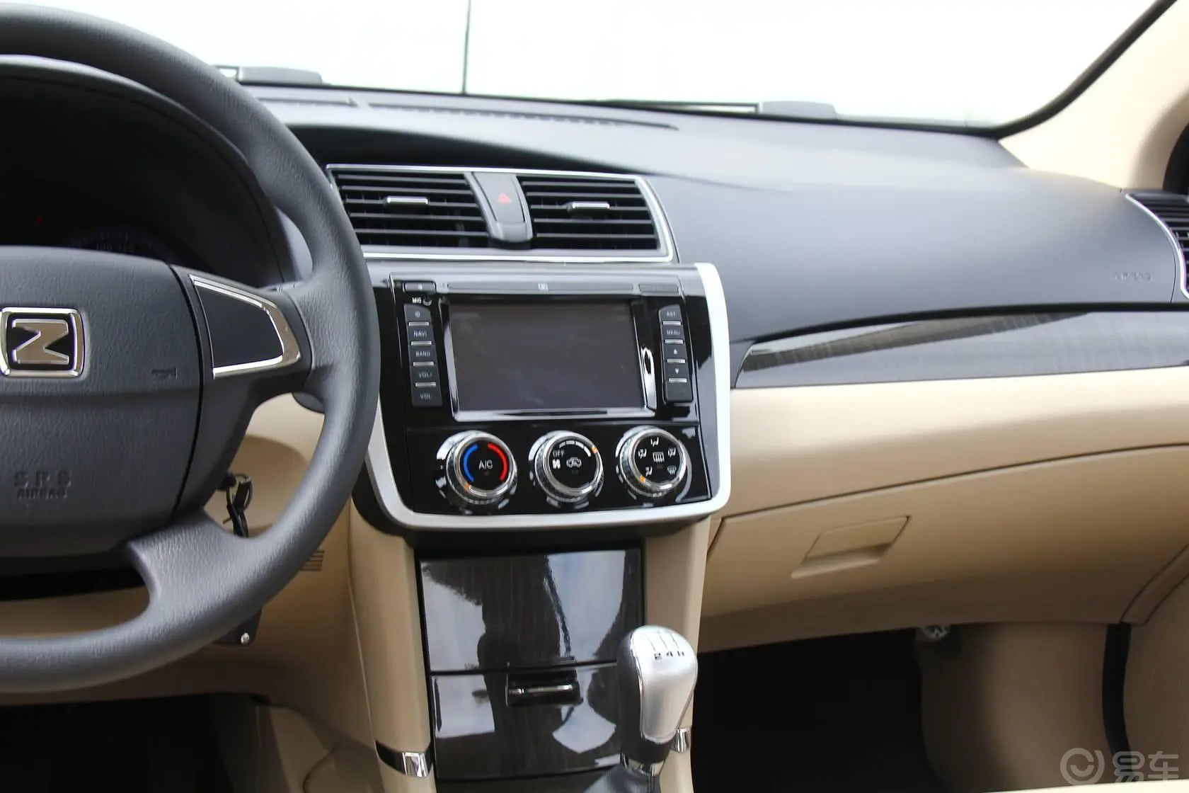 众泰Z3001.5L 手动 精英版中控台驾驶员方向