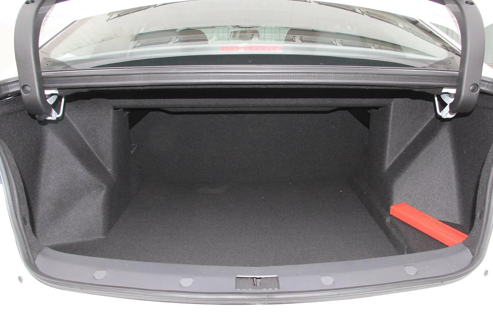 众泰Z5001.5T 手动 尊贵版行李箱空间