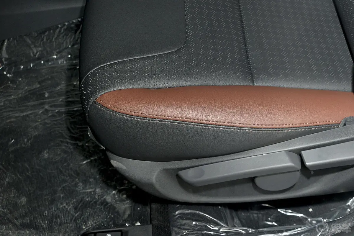 比亚迪G51.5TI 手动 尊贵版座椅调节键
