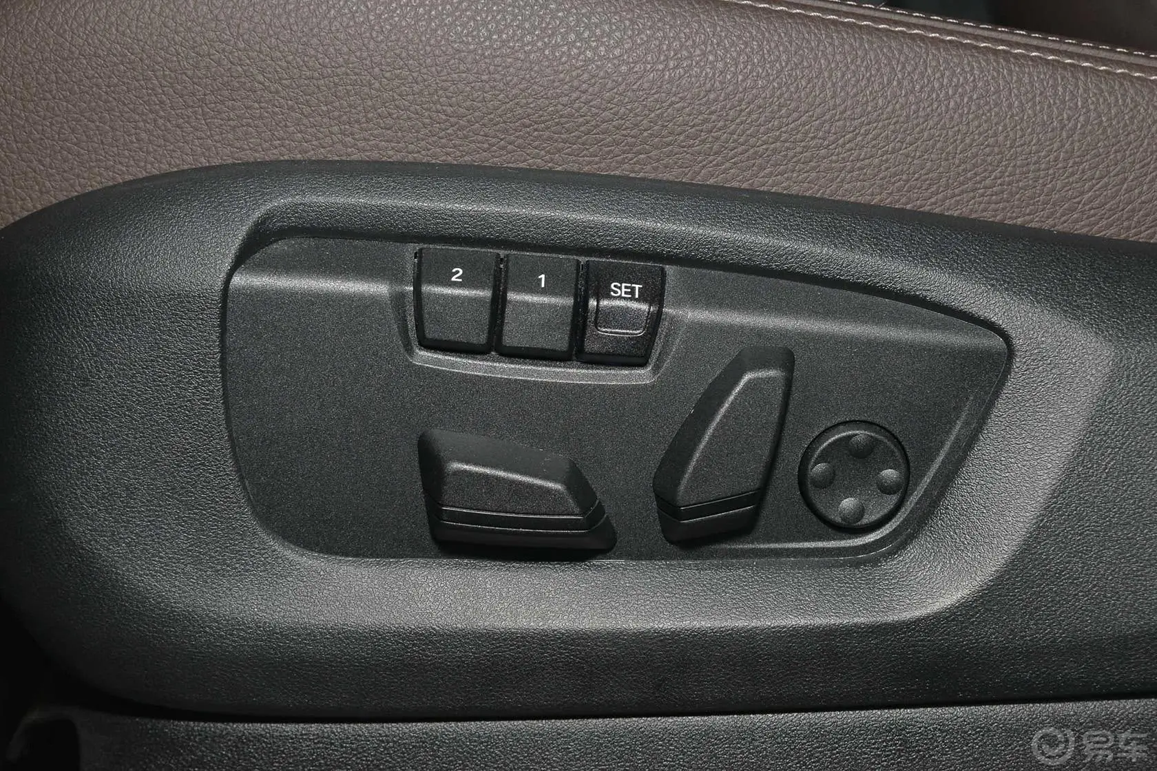 宝马X5(进口)xDrive35i 领先型驾驶员门储物盒
