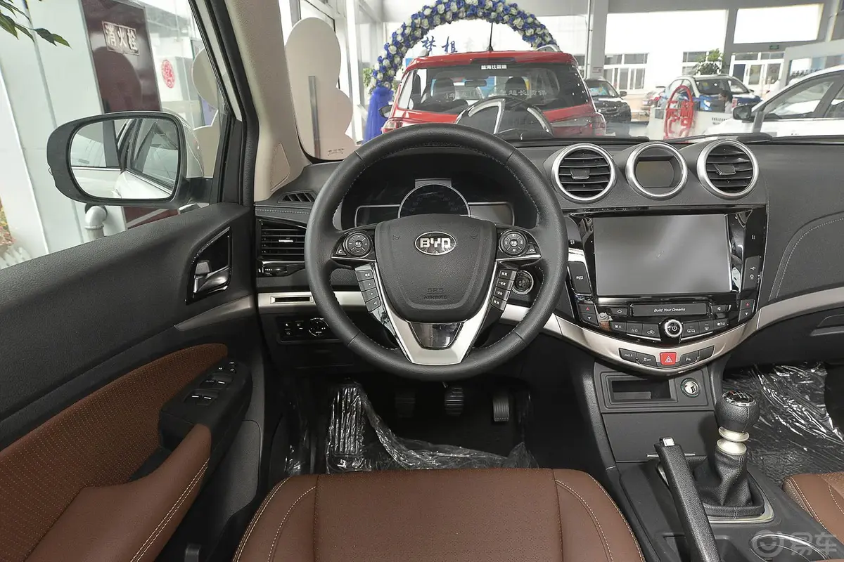 比亚迪S71.5T 手动 尊贵型 7座 升级版驾驶位区域