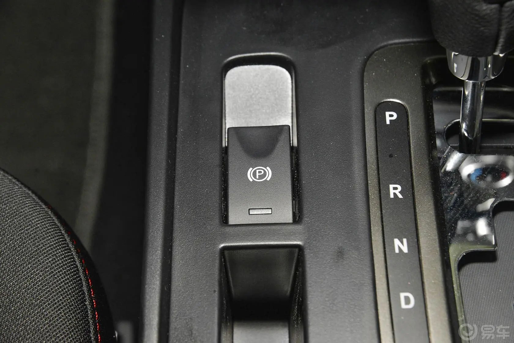 奔腾X802.0L 自动 舒适型驻车制动（手刹，电子，脚刹）