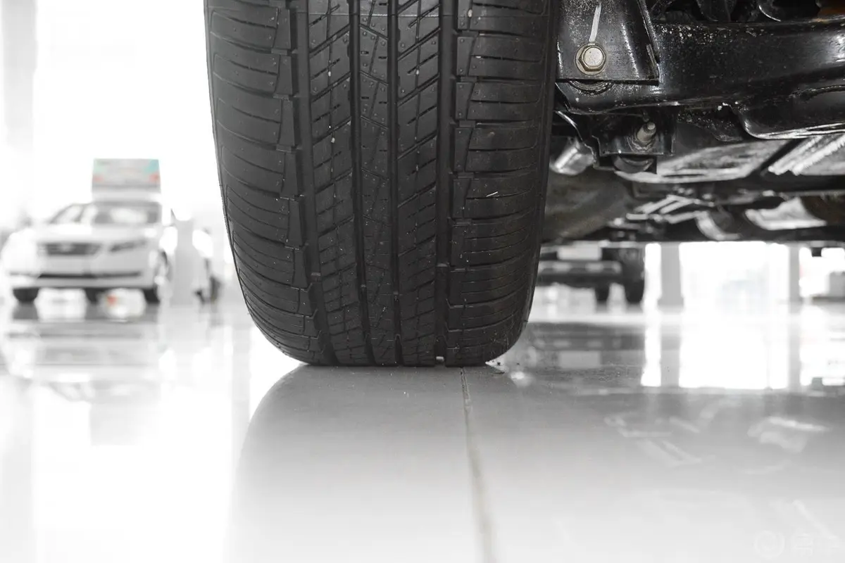奔腾X802.0L 自动 豪华型轮胎花纹