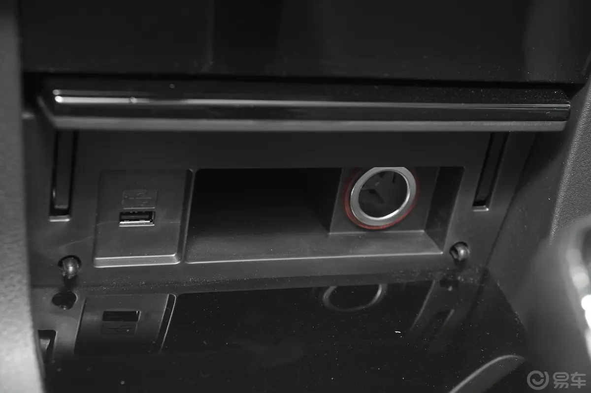 野马T701.8L 手动 舒适版USB接口