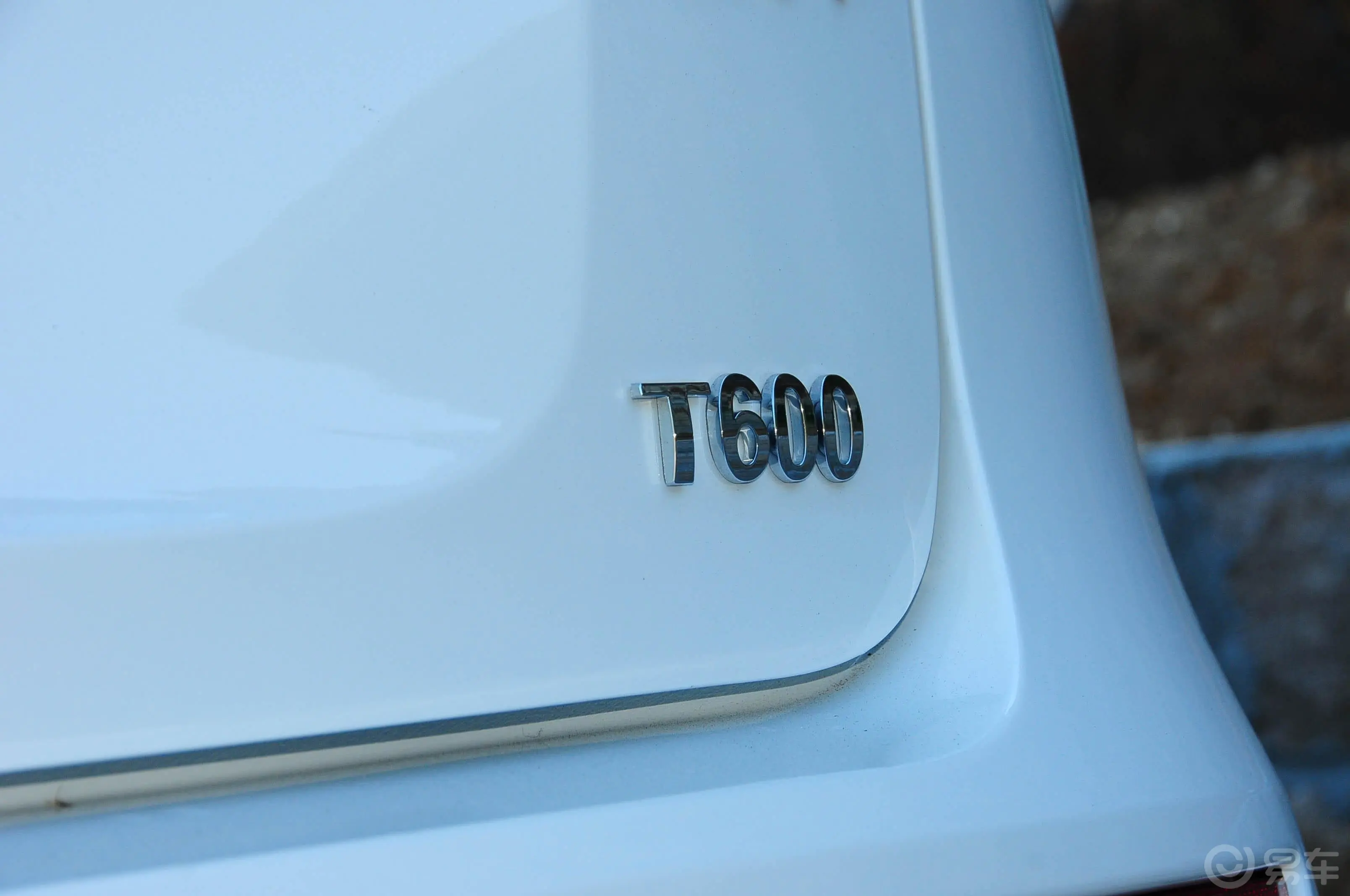 众泰T6002.0T 双离合 旗舰版尾标