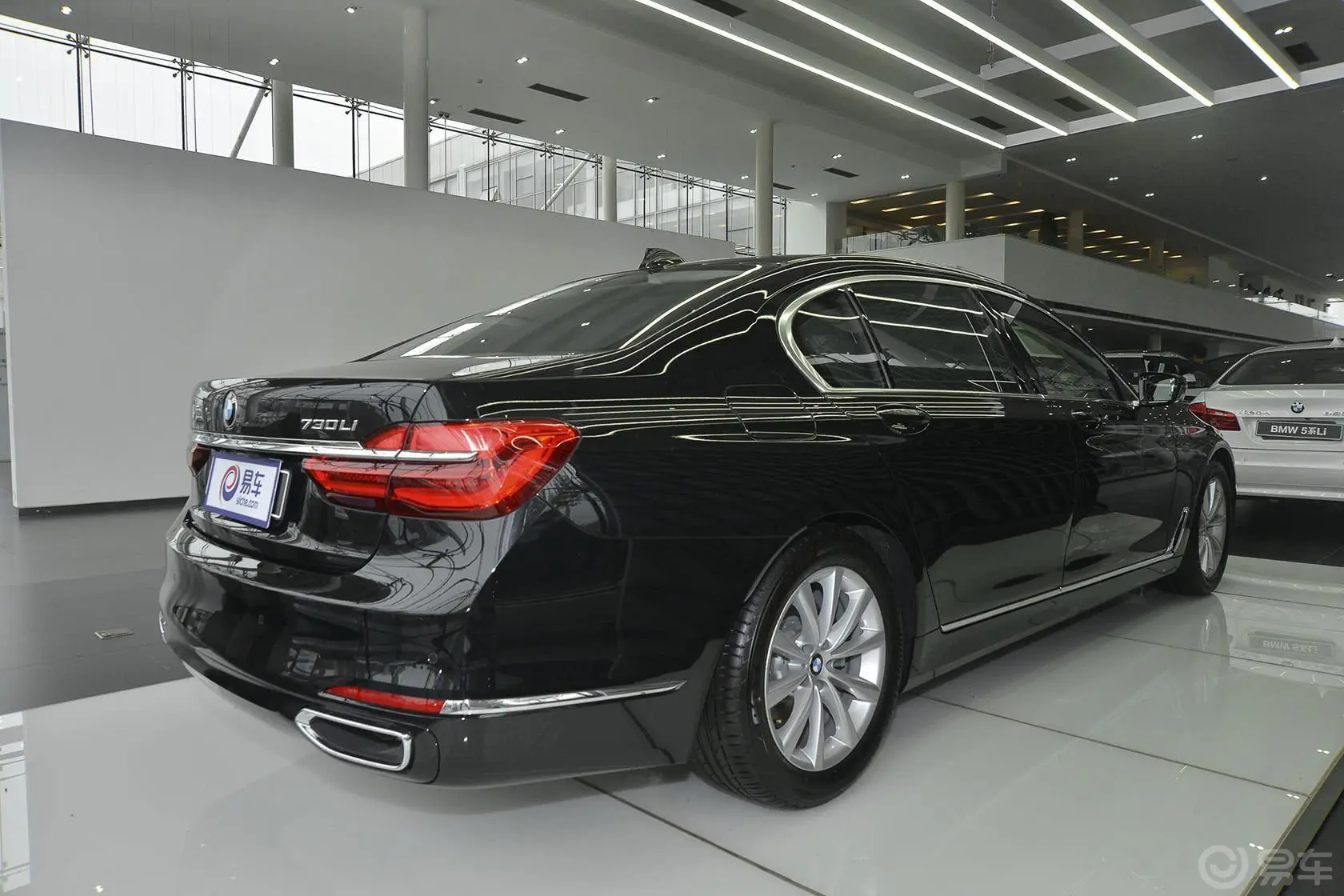 宝马7系730Li 领先型外观