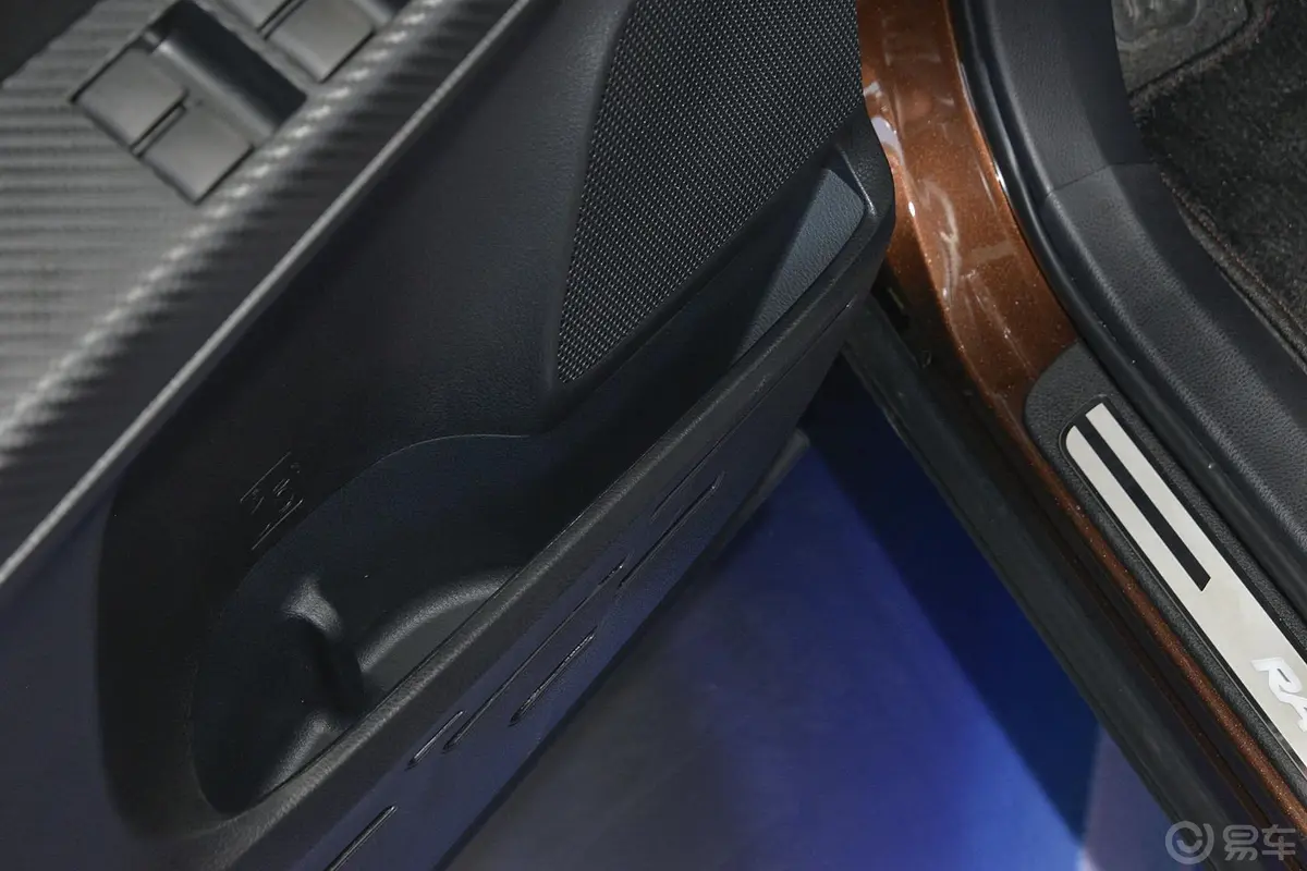 RAV4荣放2.5L 手自一体 精英版驾驶员门储物盒