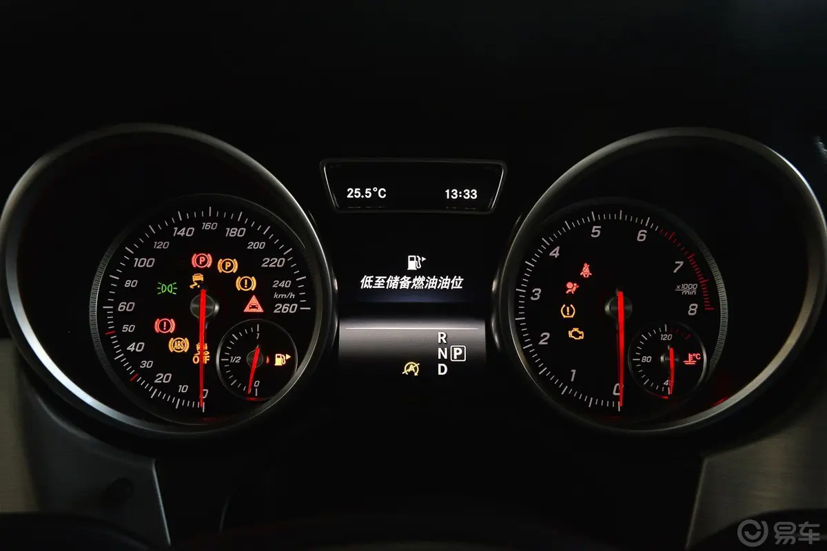 奔驰GLE轿跑GLE 400 4MATIC 轿跑SUV仪表盘背光显示