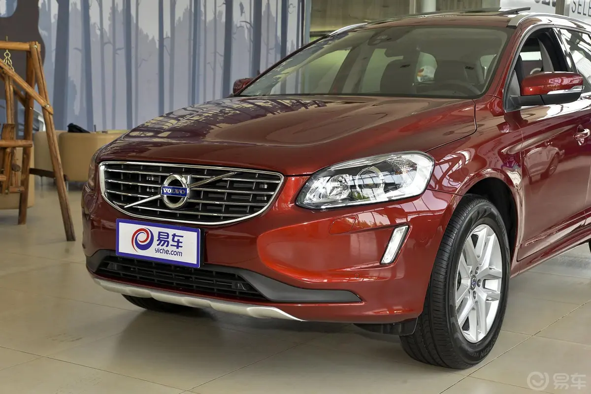 沃尔沃XC60T5 智进版车头局部