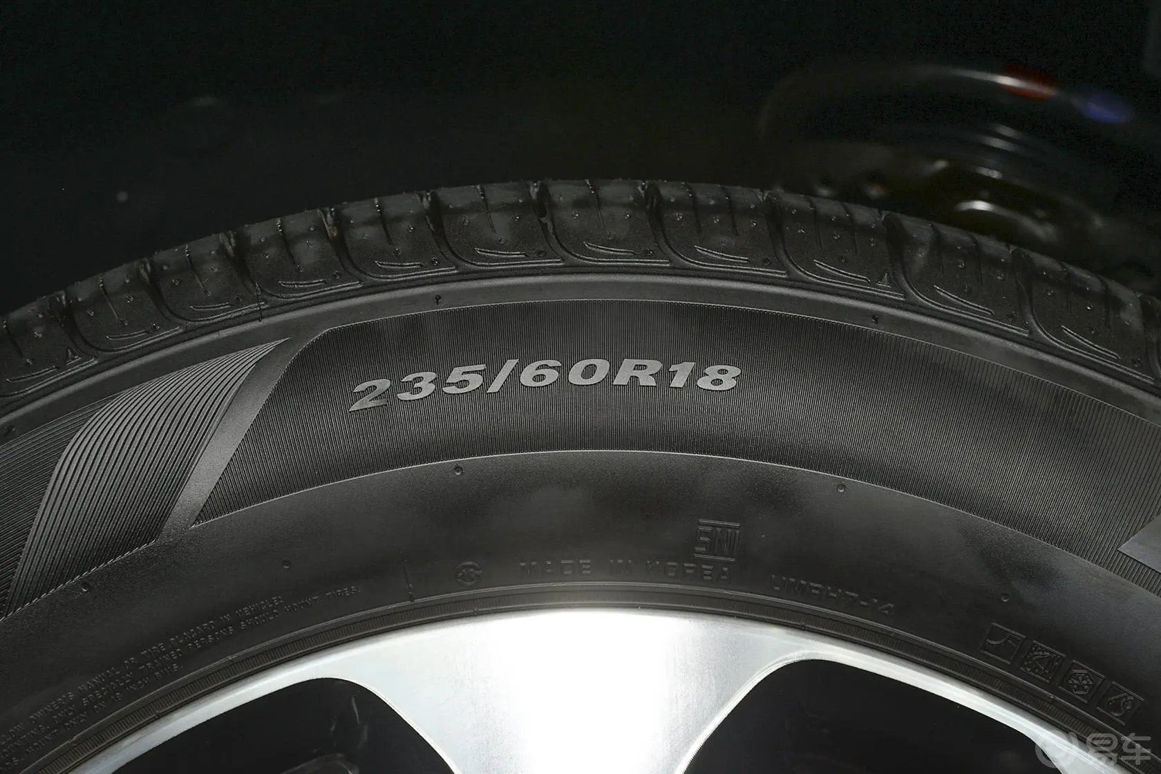 索兰托索兰托L 2.4GDI 汽油 4WD 定制版 七座 国IV轮胎规格